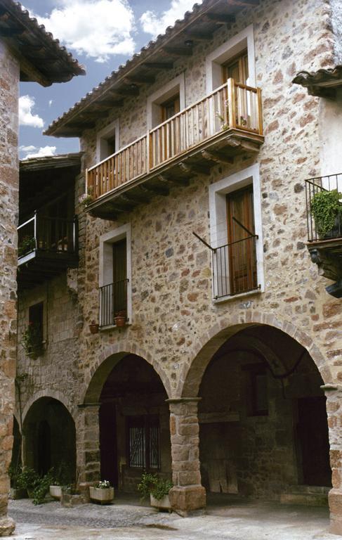 Allotjaments Placa Major-Grevol Santa Pau Dış mekan fotoğraf